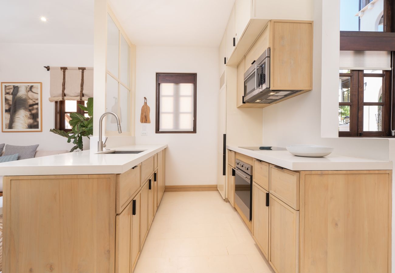 Residenz in Las Catalinas - Beach Club Included | 1 min to beach | sleeps 5 | Plaza Mercado 12