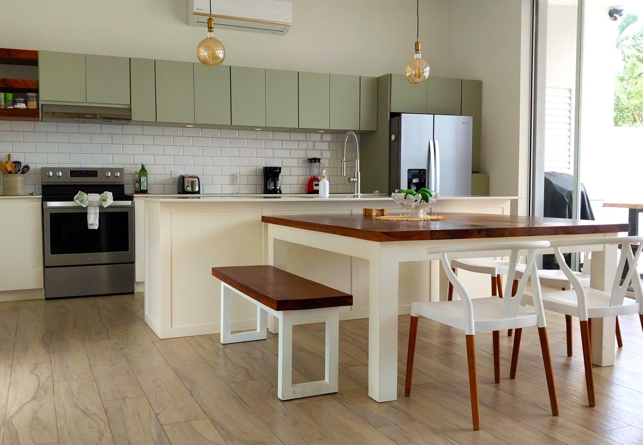 Ferienhaus in Potrero - 4-BR House near to Beach (5-min-walk) | Pool, BBQ - Casa Arribada