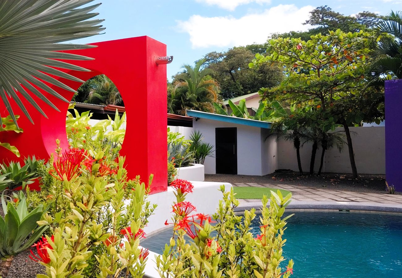 Ferienhaus in Potrero - 4-BR House near to Beach (5-min-walk) | Pool, BBQ - Casa Arribada