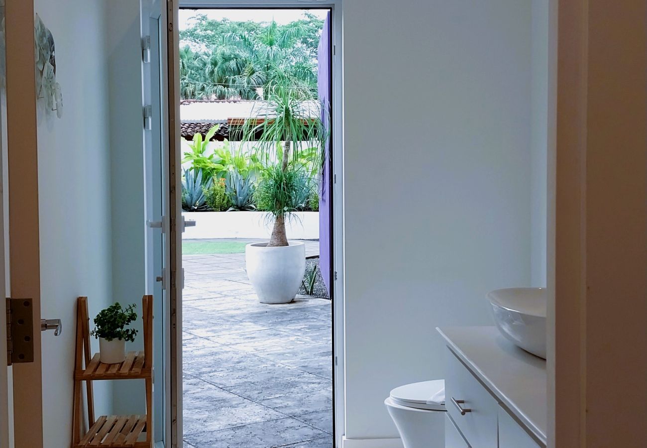 Ferienhaus in Potrero - 4-BR House near to Beach (5-min-walk) | Pool, BBQ - Casa Arribada