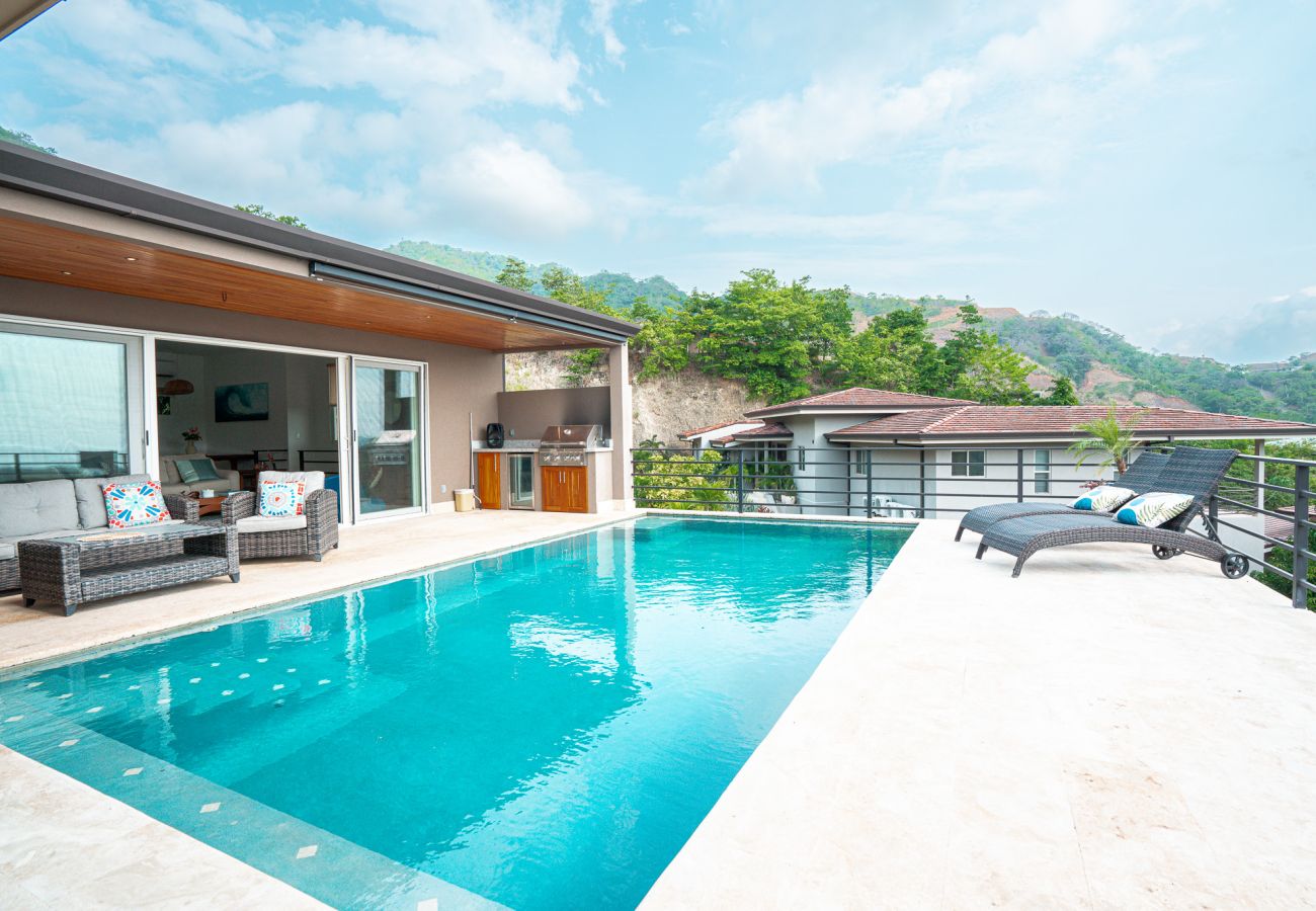 Ferienhaus in Playa Flamingo - Luxe 3BR home in Mar Vista: Casa Gran Vista