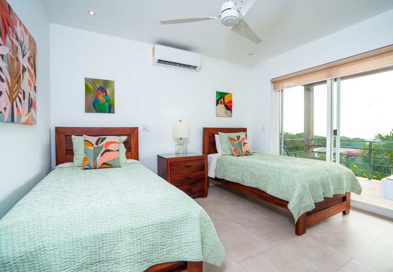 Ferienhaus in Playa Flamingo - Luxe 3BR home in Mar Vista: Casa Gran Vista