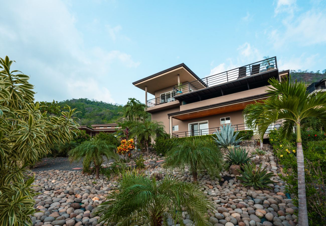 Ferienhaus in Playa Flamingo - Luxe 3BR home in Mar Vista: Casa Gran Vista