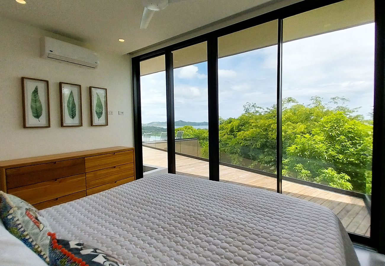 Ferienhaus in Playa Flamingo - Luxury 5BR Oasis with Panoramic Ocean Views & Pool - Casa Vista Contenta Mainhouse