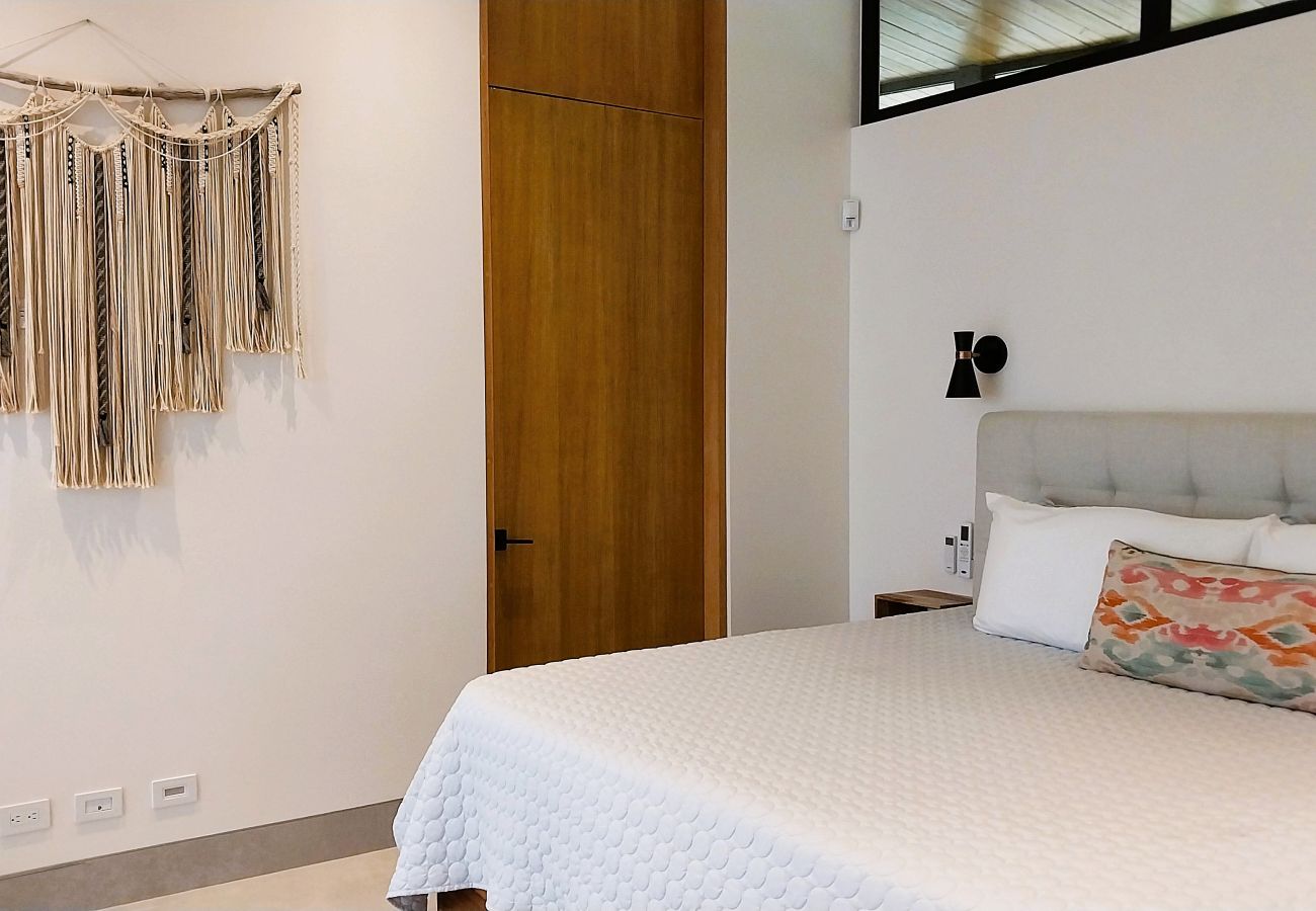 Ferienhaus in Playa Flamingo - Luxury 5BR Oasis with Panoramic Ocean Views & Pool - Casa Vista Contenta Mainhouse