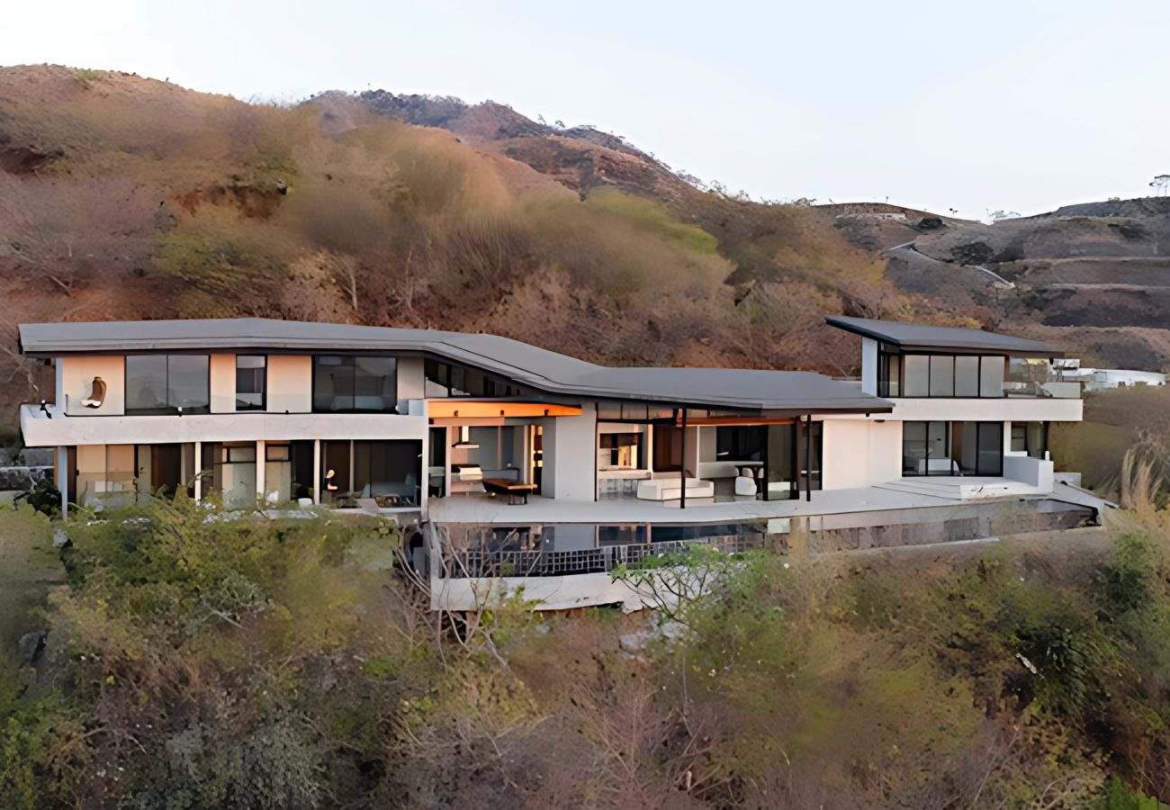 Ferienhaus in Playa Flamingo - Luxury 5BR Oasis with Panoramic Ocean Views & Pool - Casa Vista Contenta Mainhouse