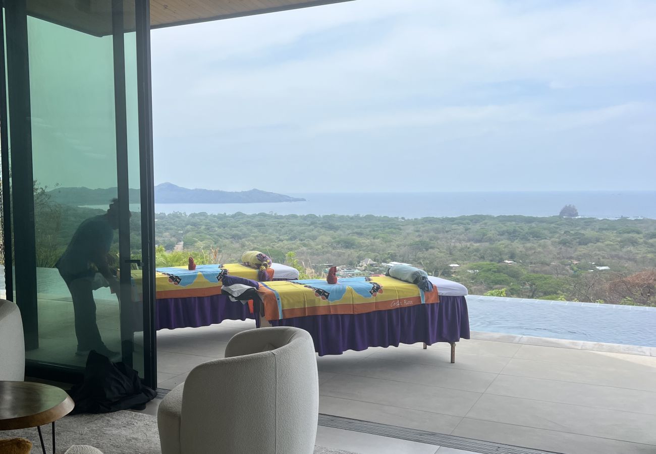 Ferienhaus in Playa Flamingo - Luxury 5BR Oasis with Panoramic Ocean Views & Pool - Casa Vista Contenta Mainhouse