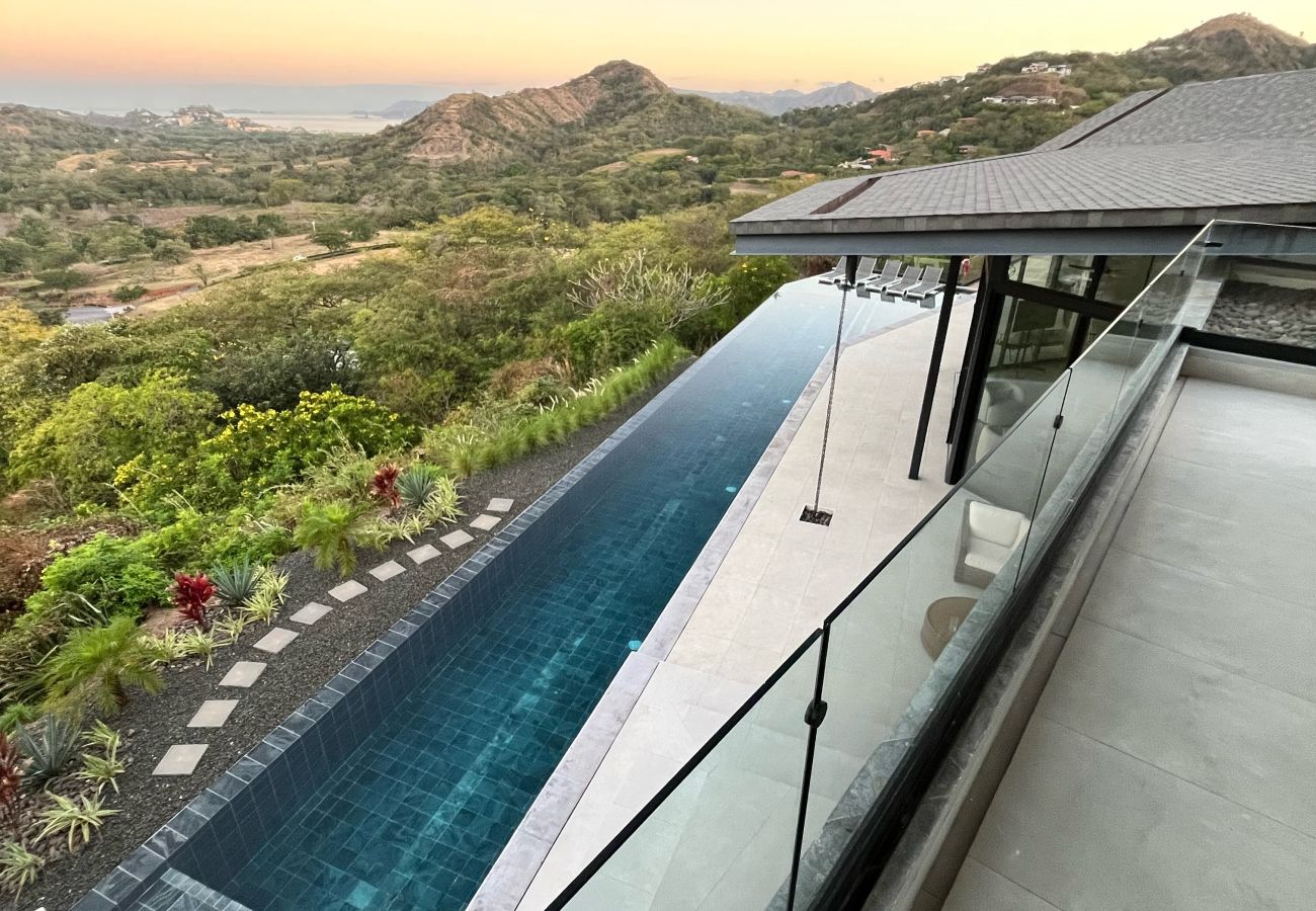 Ferienhaus in Playa Flamingo - Luxury 5BR Oasis with Panoramic Ocean Views & Pool - Casa Vista Contenta Mainhouse