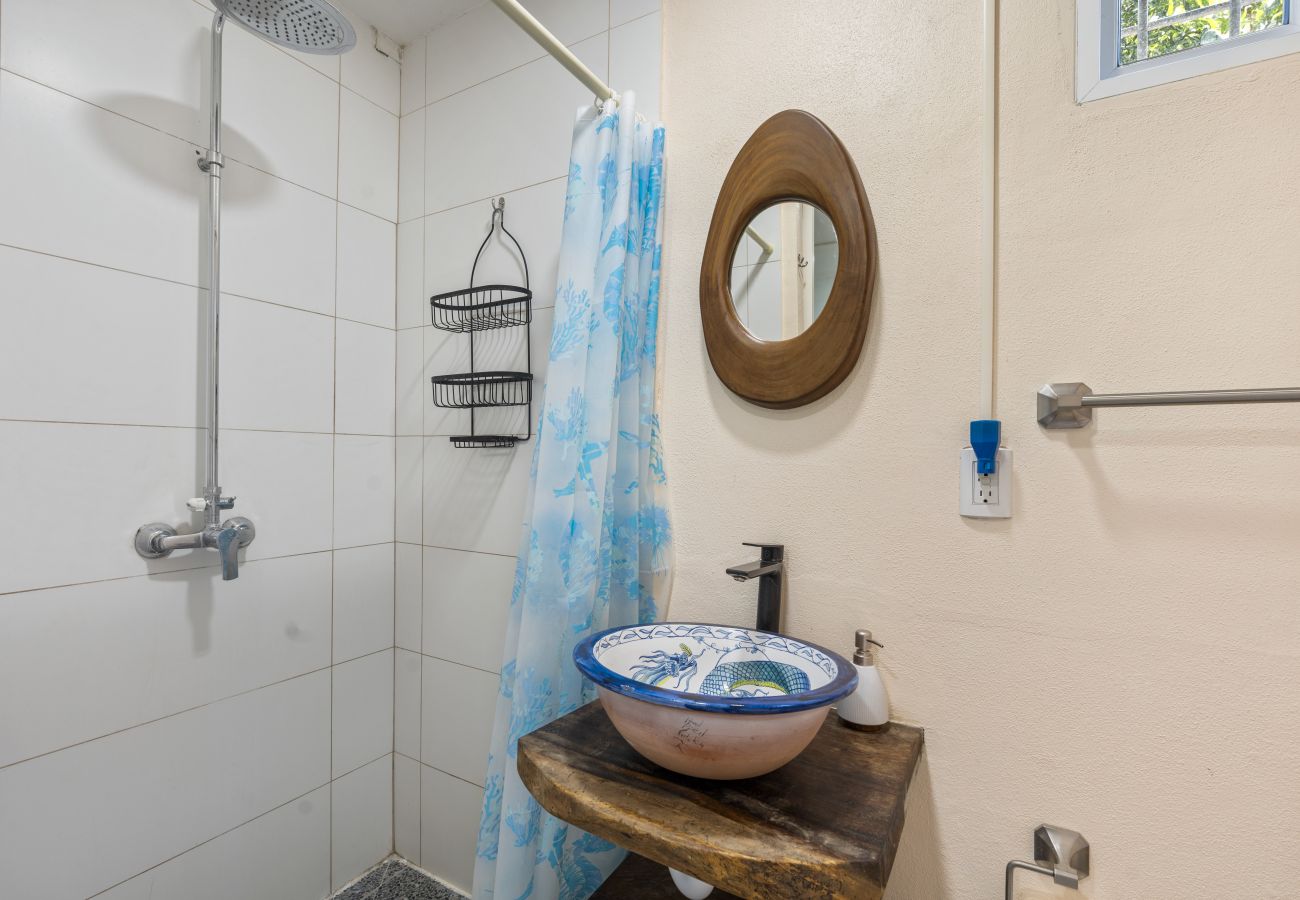 Bungalow in Potrero - 2BR nature home, Pool, 900m Walk to Potrero Beach - Casa Lemonpaloosa