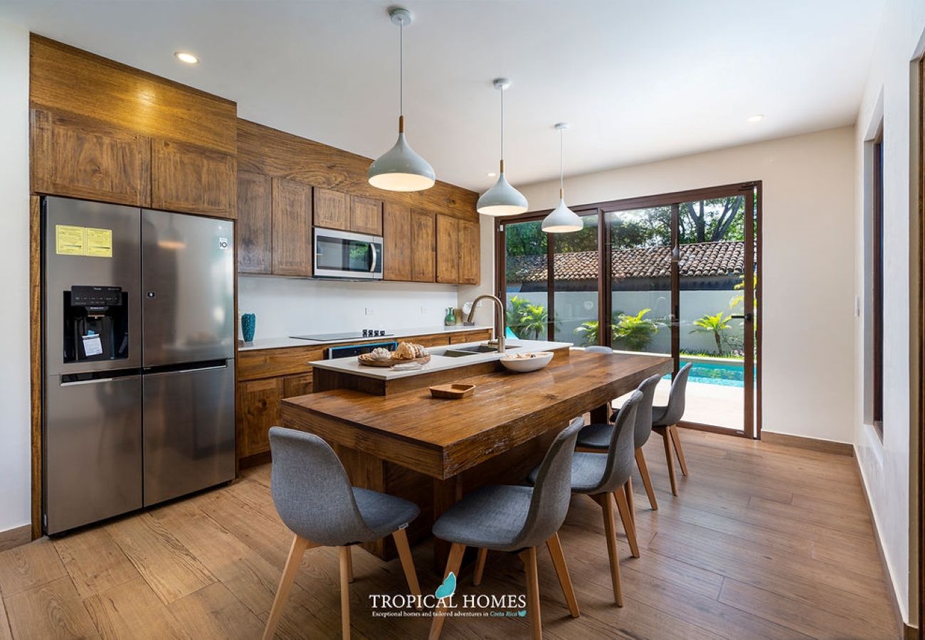 Ferienhaus in Potrero - 3 King Suites | Pool, Outdoor Oasis | Casa Coralis