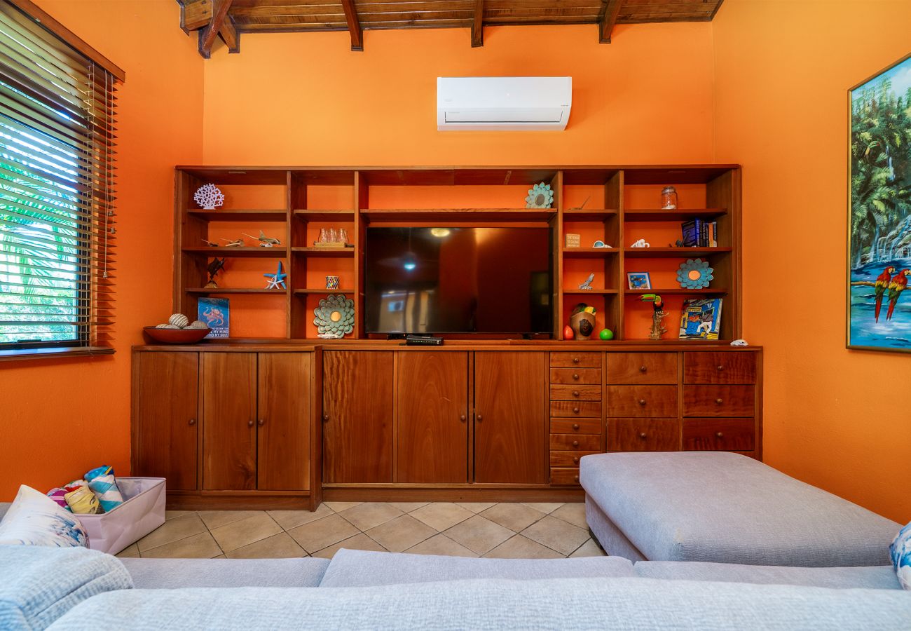 Ferienhaus in Potrero - BBQ•Pool•Garden•Smart TV•Parking•A/C•King Bed•W/D – Villaggio 376