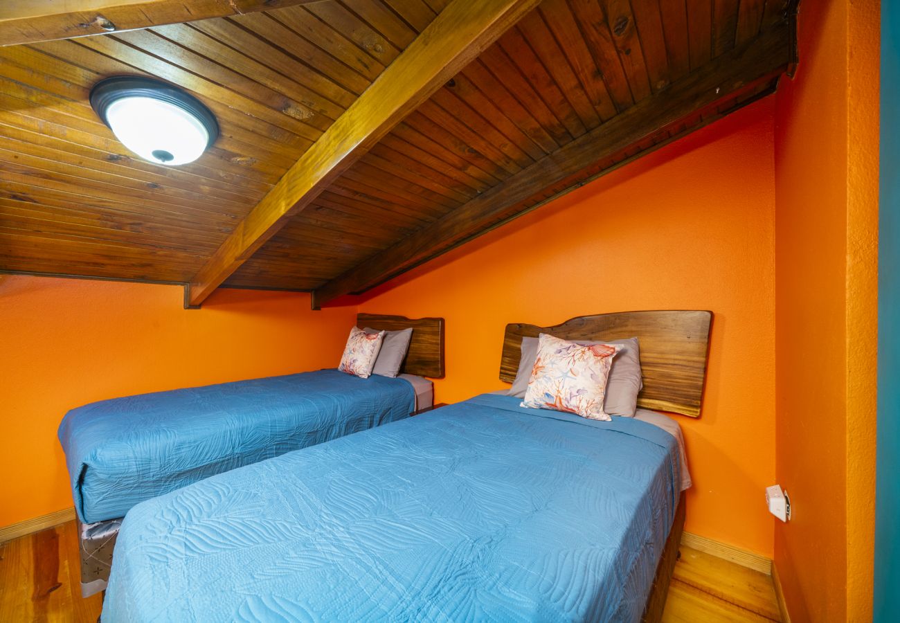 Ferienhaus in Potrero - BBQ•Pool•Garden•Smart TV•Parking•A/C•King Bed•W/D – Villaggio 376