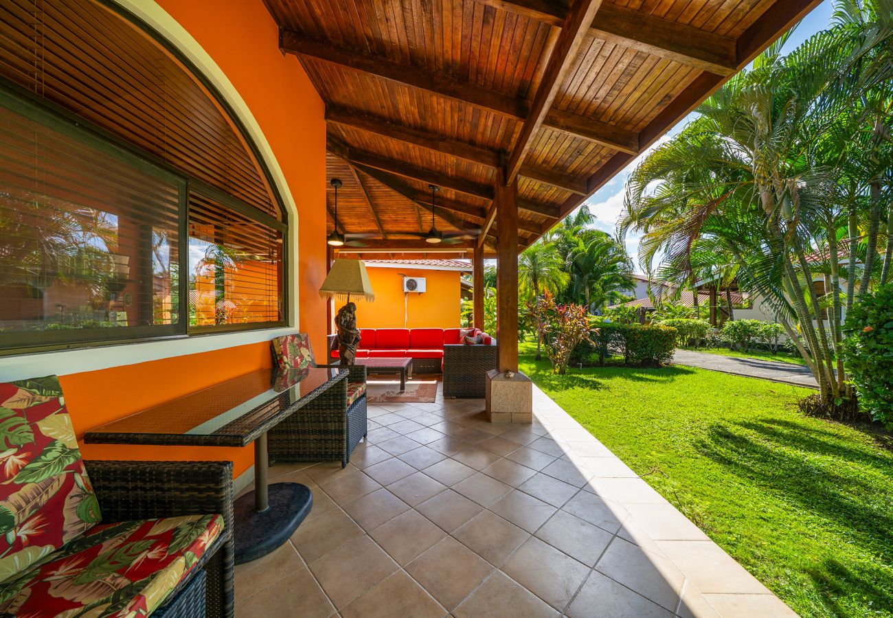 Ferienhaus in Potrero - BBQ•Pool•Garden•Smart TV•Parking•A/C•King Bed•W/D – Villaggio 376