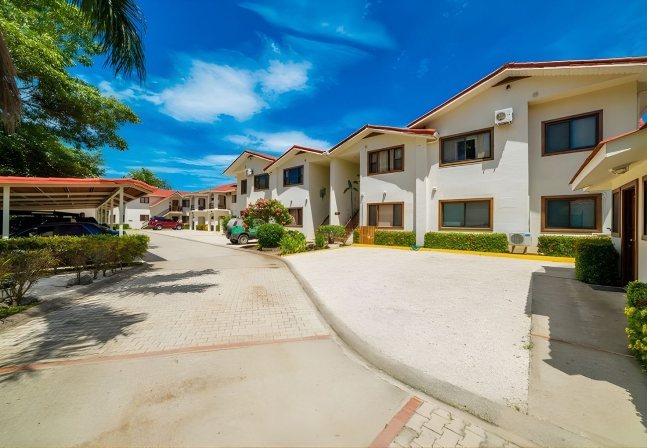 Residenz in Potrero - Beachfront Condo•BBQ•pool•prime location•sleeps 4 - Pacific Beach 9