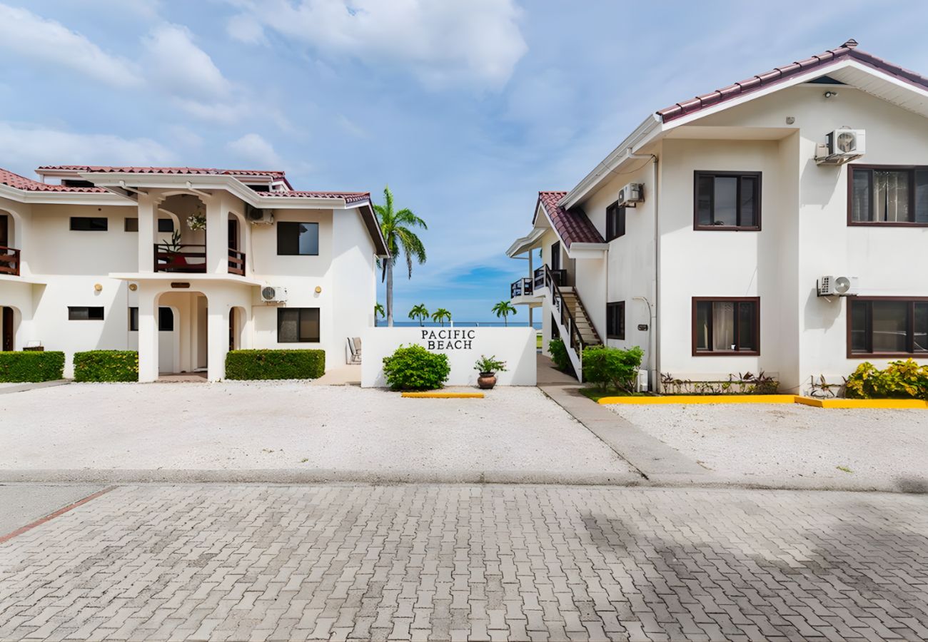 Residenz in Potrero - Beachfront Condo•BBQ•pool•prime location•sleeps 4 - Pacific Beach 9