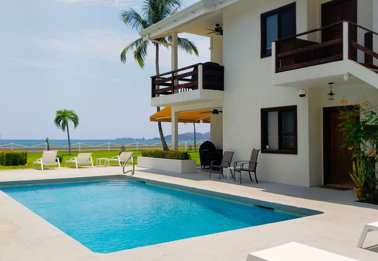 Residenz in Potrero - Beachfront Condo•BBQ•pool•prime location•sleeps 4 - Pacific Beach 9