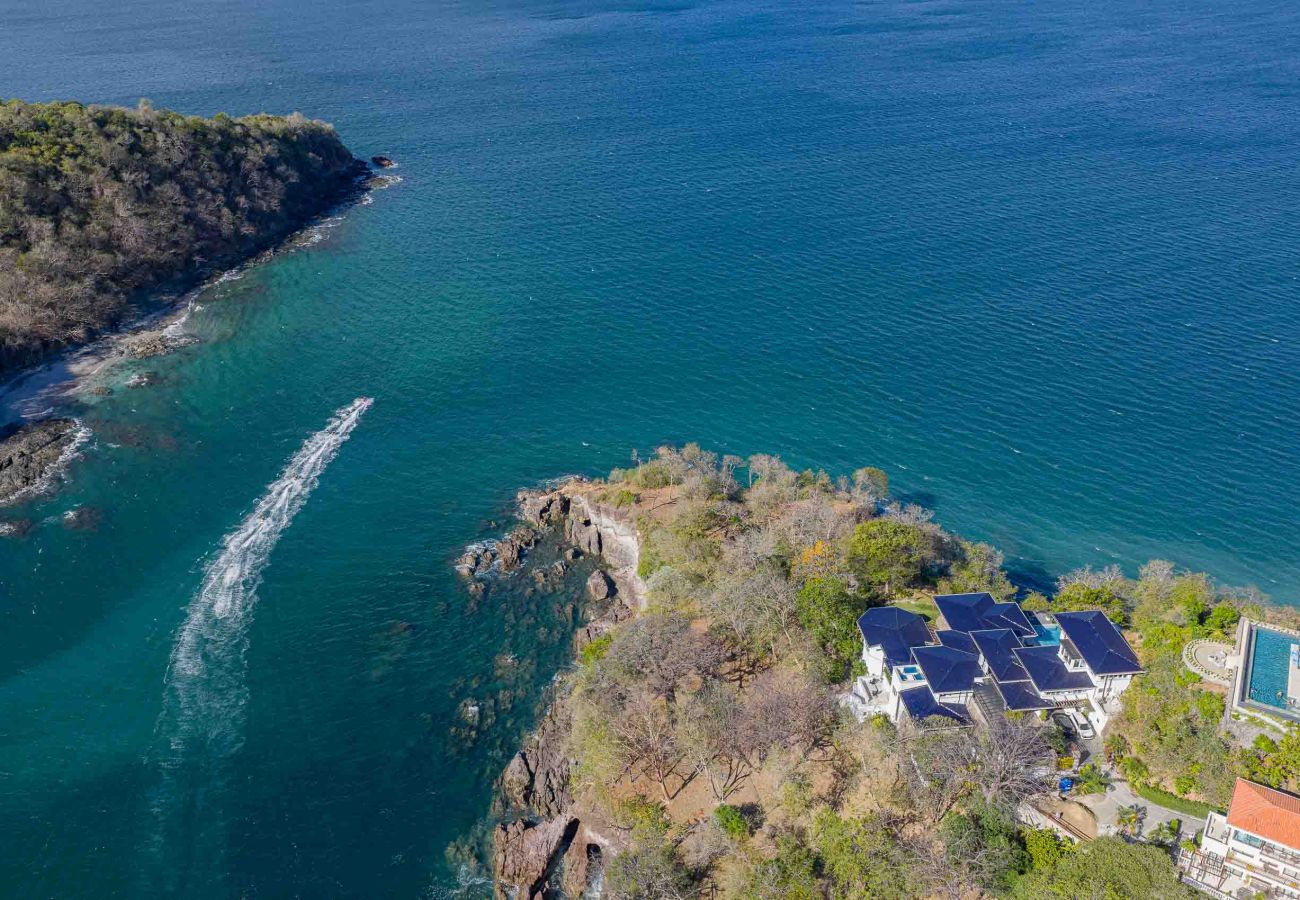 Villa in Playa Flamingo - Luxury Oceanfront Villa•Sunset Views•Beach Access - Casa Dos Monos