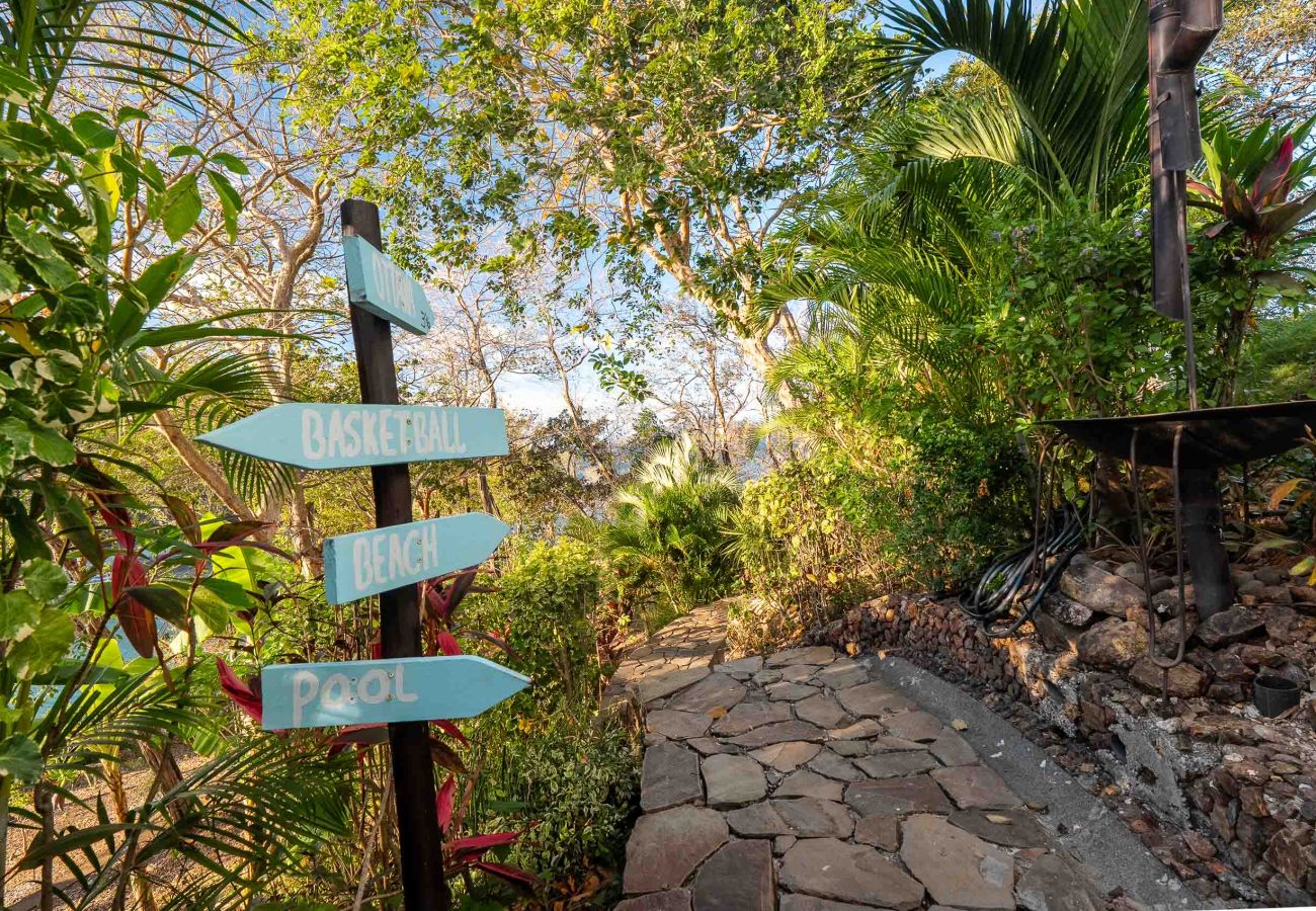 Villa in Playa Flamingo - Luxury Oceanfront Villa•Sunset Views•Beach Access - Casa Dos Monos