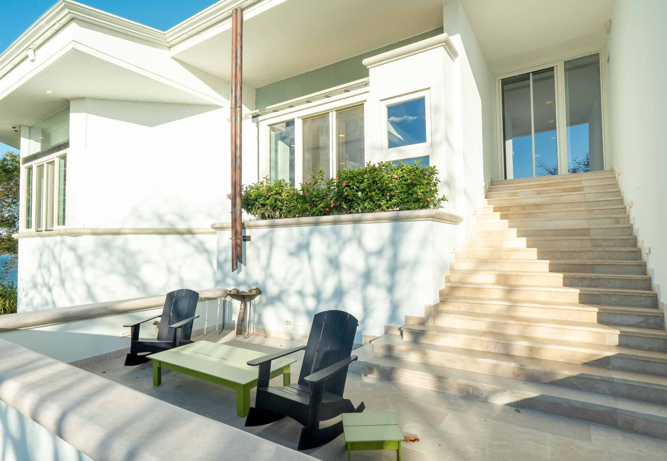 Villa in Playa Flamingo - Luxury Oceanfront Villa•Sunset Views•Beach Access - Casa Dos Monos