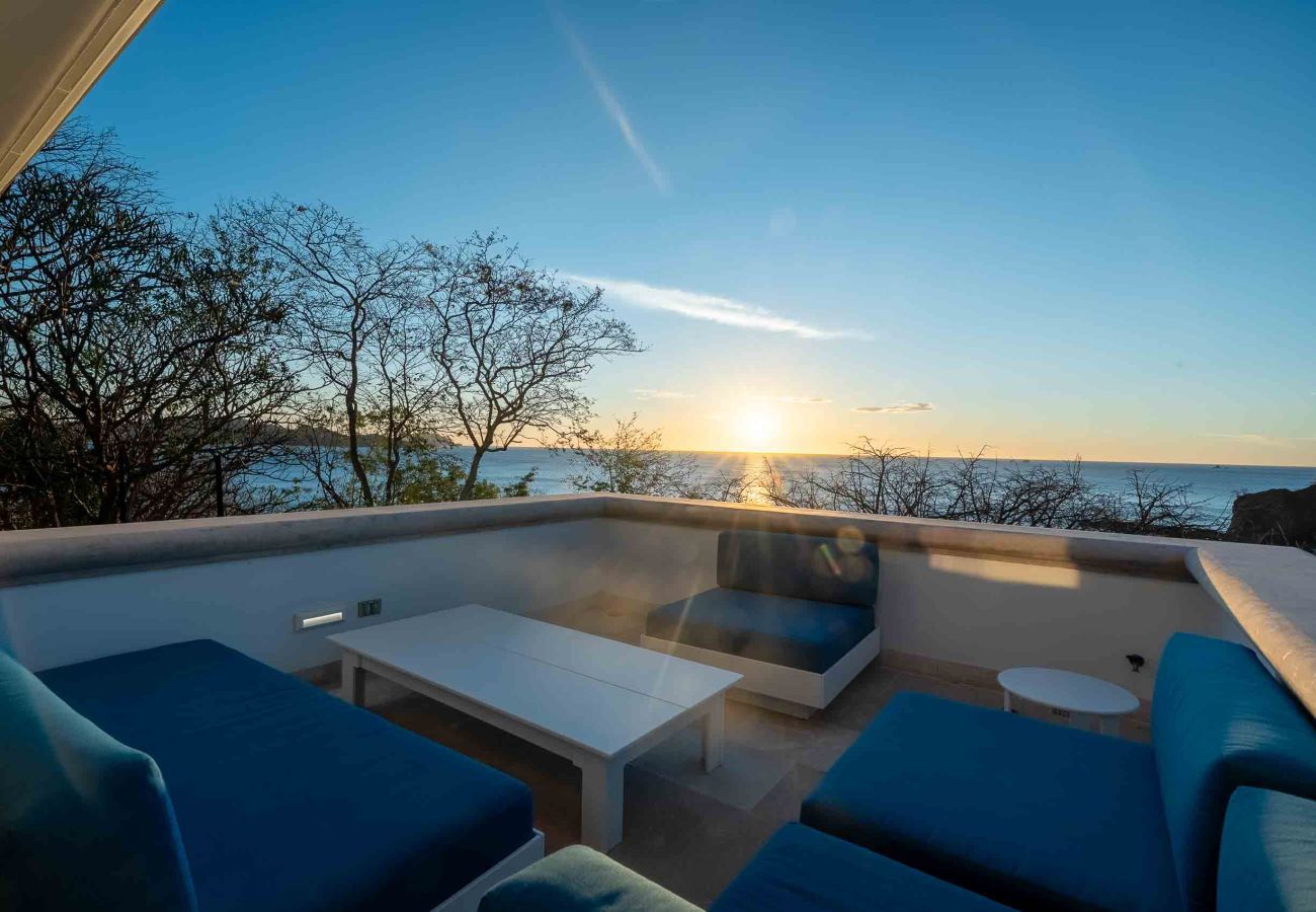 Villa in Playa Flamingo - Luxury Oceanfront Villa•Sunset Views•Beach Access - Casa Dos Monos