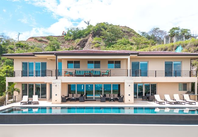 Villa in Playa Flamingo - Mar Vista 6BR Villa | Pool & Panoramic Ocean Views - Casa Vista del Rey