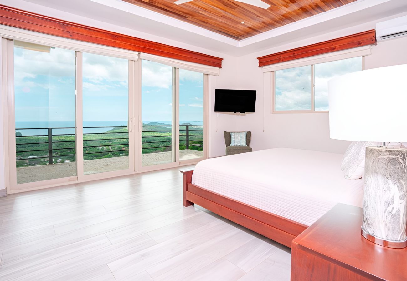 Villa in Playa Flamingo - Mar Vista 6BR Villa | Pool & Panoramic Ocean Views - Casa Vista del Rey