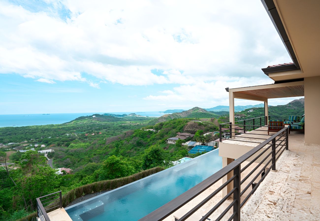 Villa in Playa Flamingo - Mar Vista 6BR Villa | Pool & Panoramic Ocean Views - Casa Vista del Rey