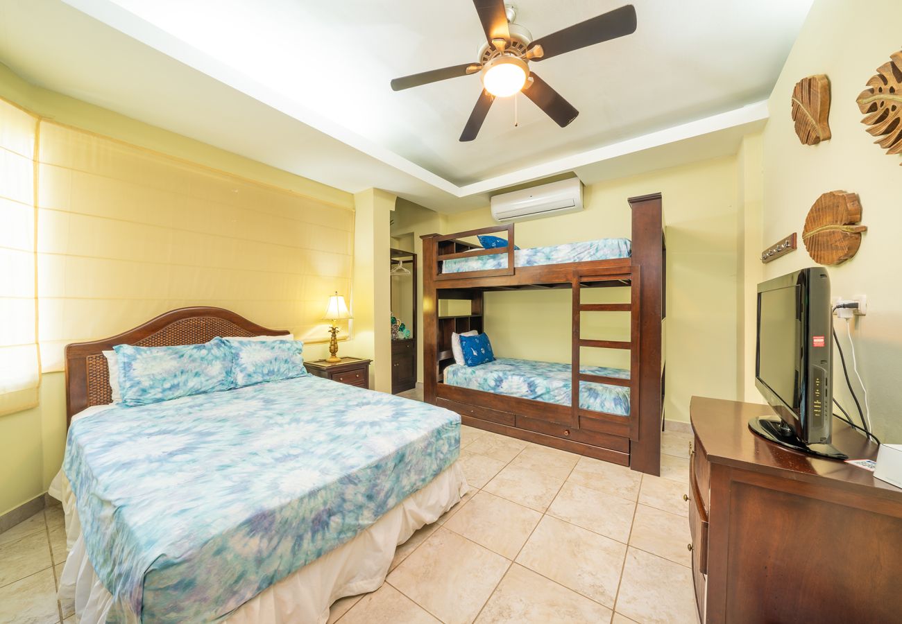 Residencial en Potrero - Playa Potrero: 4 BR Penthouse direct beach access - Destino Penthouse