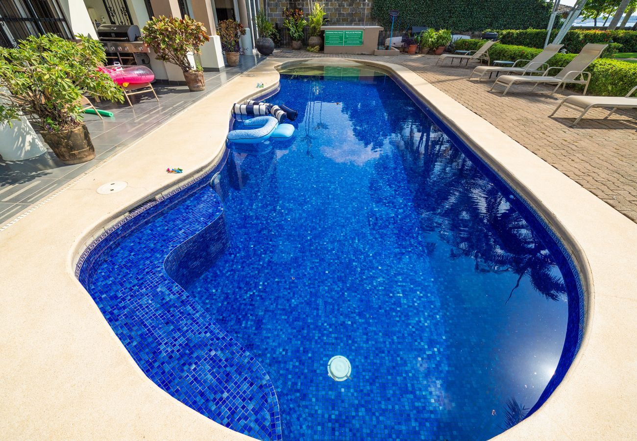 Residencial en Potrero - Playa Potrero: 4 BR Penthouse direct beach access - Destino Penthouse