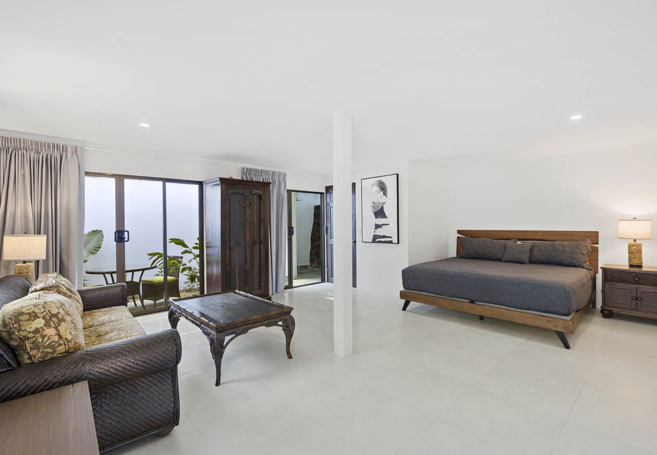 Casa en Potrero - Beachfront 7BR House w/ Large Pool, Firepit & BBQ • Bella Catalina