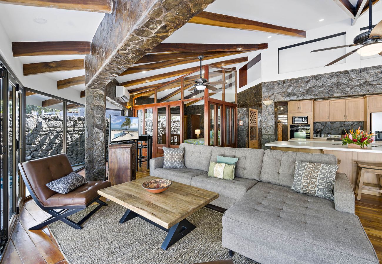 Casa en Potrero - Beachfront 7BR House w/ Large Pool, Firepit & BBQ • Bella Catalina