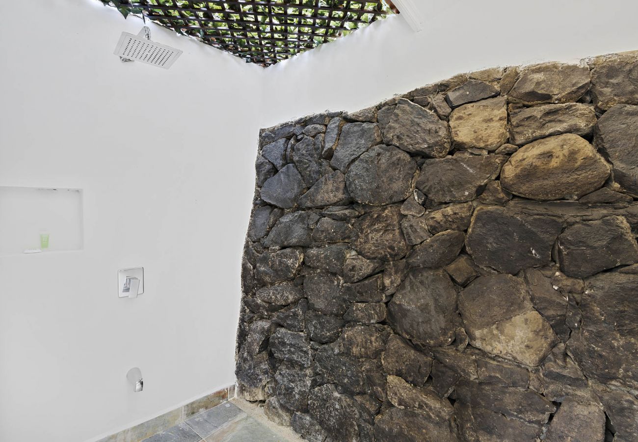 Casa en Potrero - Beachfront 7BR House w/ Large Pool, Firepit & BBQ • Bella Catalina