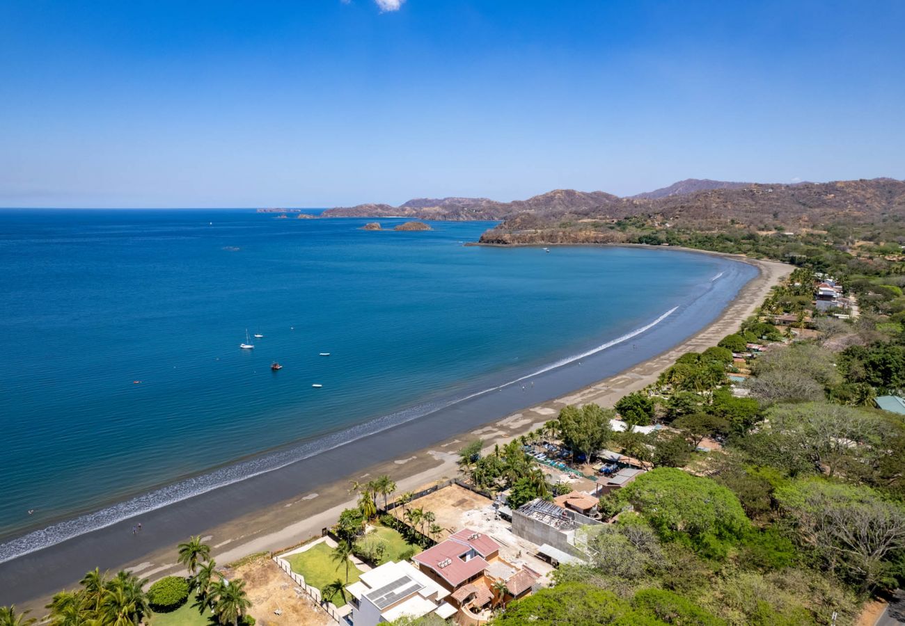 Casa en Potrero - Beachfront 7BR House w/ Large Pool, Firepit & BBQ • Bella Catalina