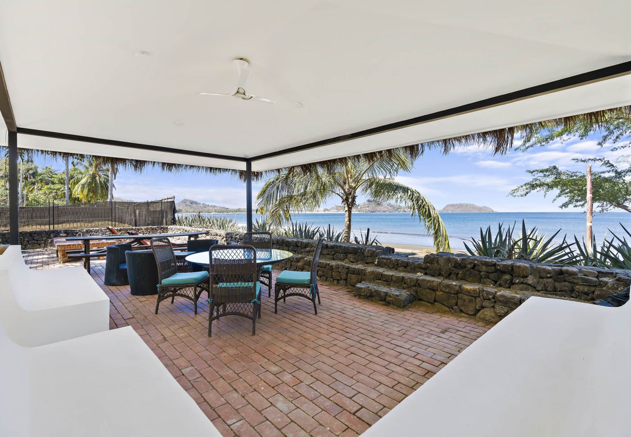 Casa en Potrero - Beachfront 7BR House w/ Large Pool, Firepit & BBQ • Bella Catalina