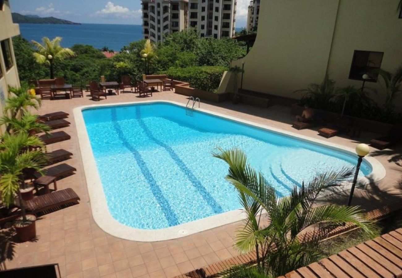 Residencial en Playa Flamingo - Playa Flamingo ocean-view condo, perfectly located: SUNSET HEIGHTS 402