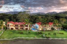 Residencial en Potrero - Pacific Beach 12 - Condominio con una...