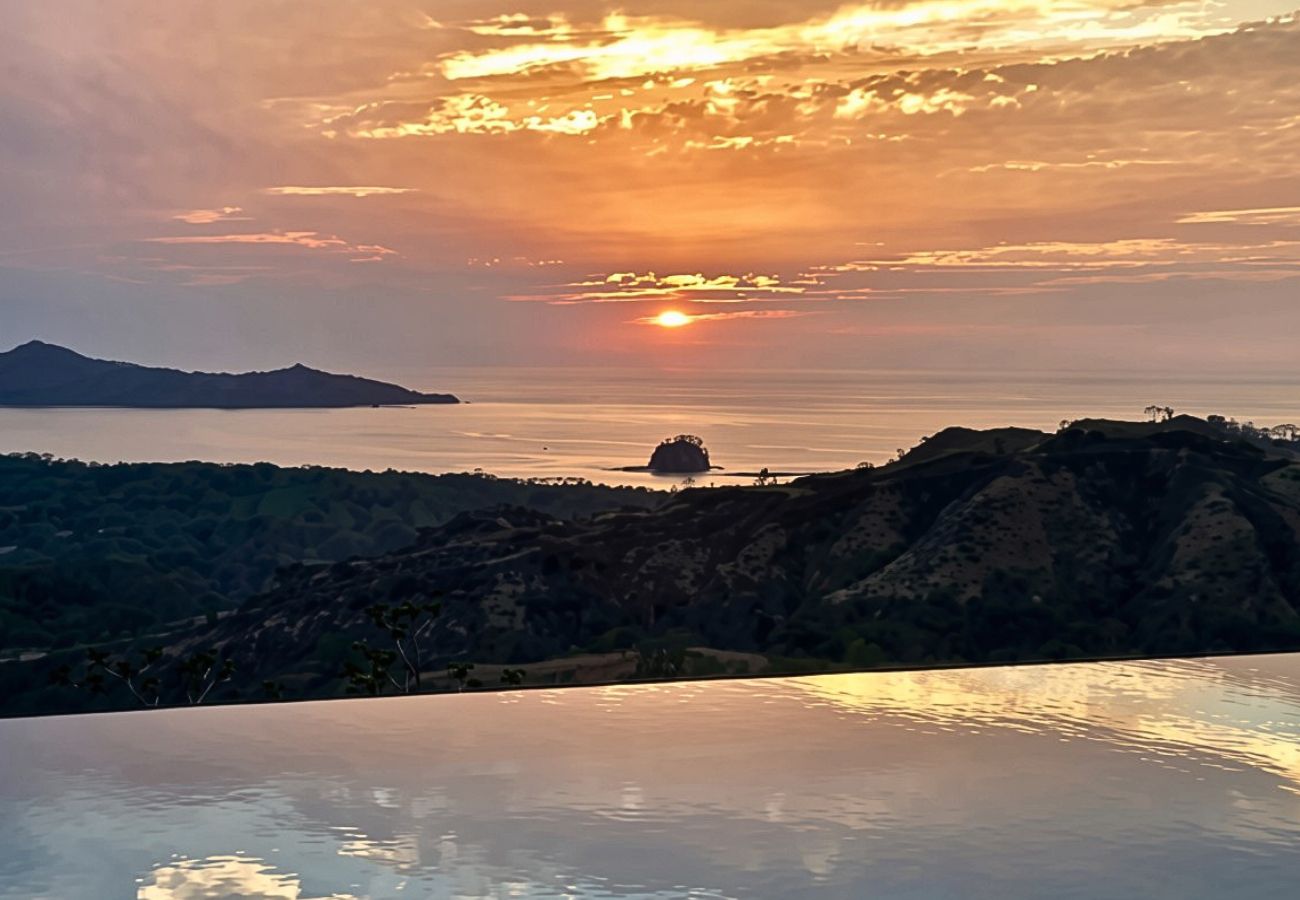 Villa en Playa Flamingo - Top Designer Home: Infinity Pool, 180º Ocean Views - CASA DEL MAR