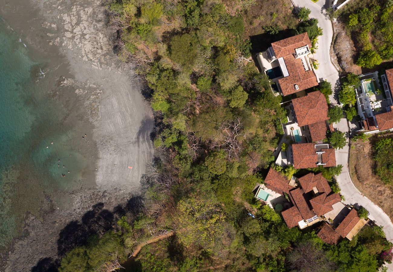Casa en Las Catalinas - Oceanfront•Sleeps 6•Full Kitchen•BBQ•Pool•Balcony - Alouatta Guesthouse