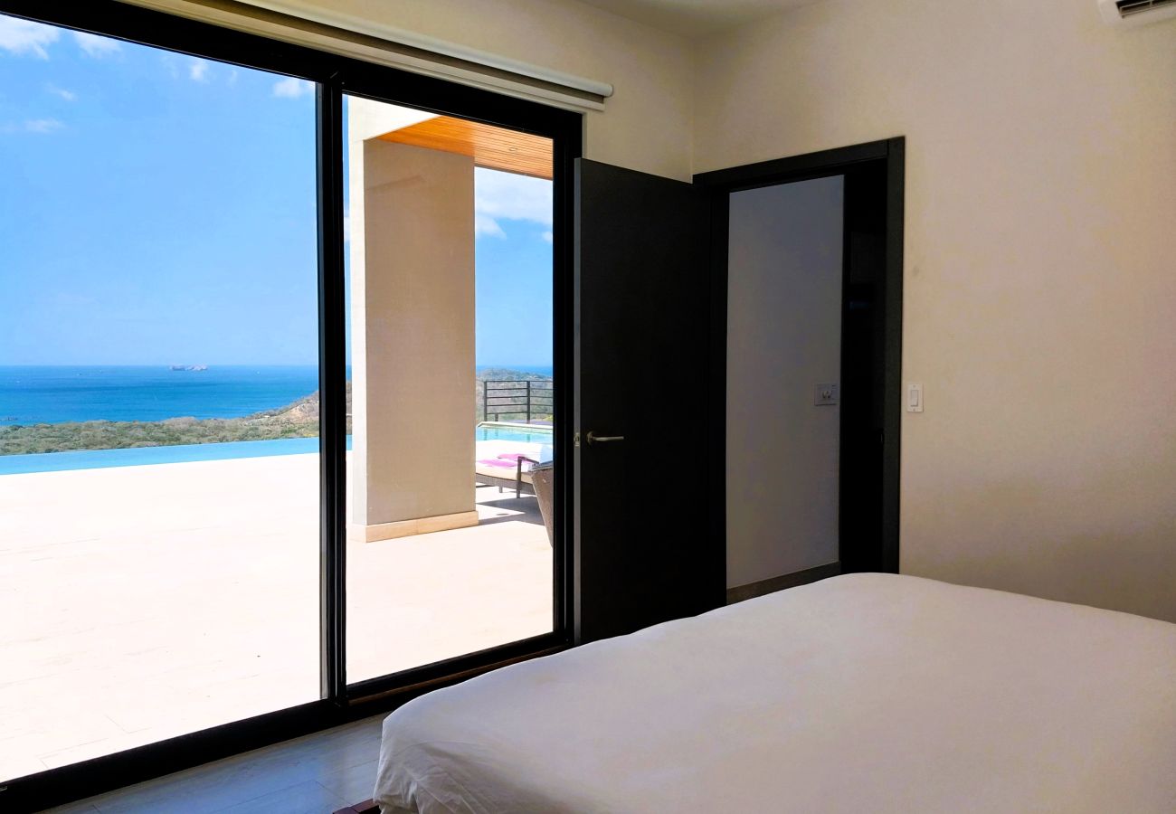 Villa en Playa Flamingo - Mar Vista Villa-sleeps 16-infinity pool-Ocean View - luxury Casa de Iluminacion