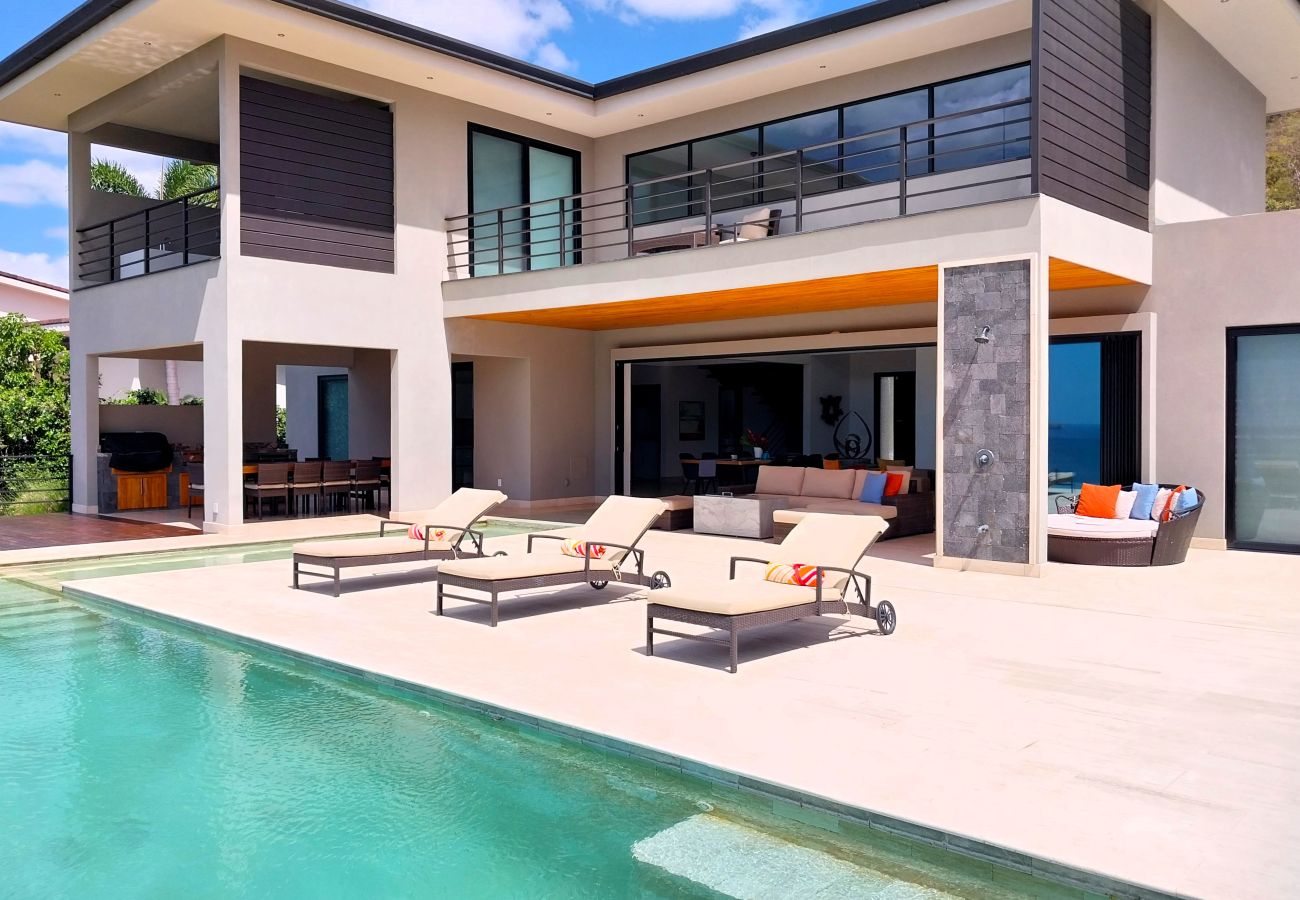 Villa en Playa Flamingo - Mar Vista Villa-sleeps 16-infinity pool-Ocean View - luxury Casa de Iluminacion