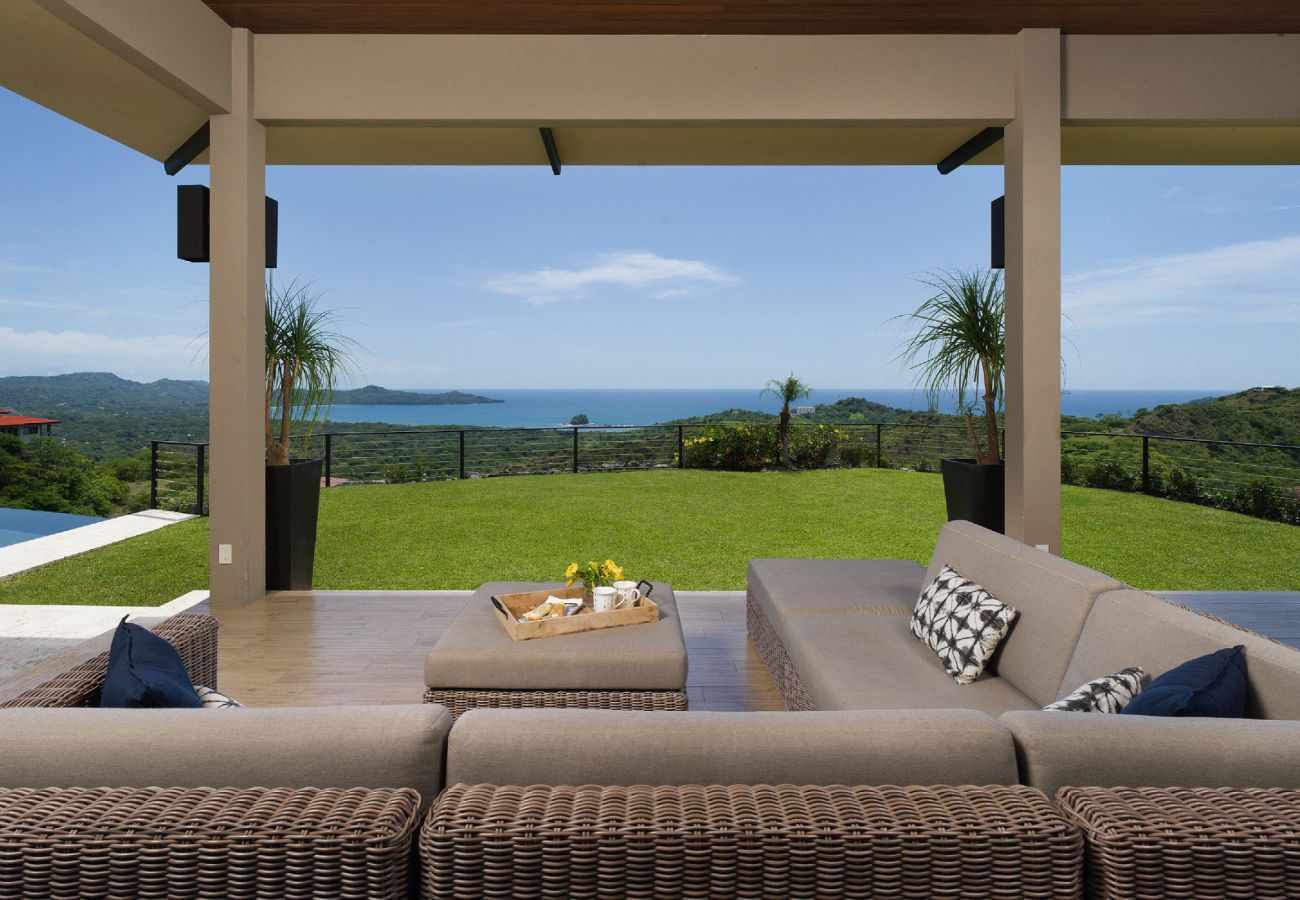 Villa en Playa Flamingo - Exclusive Villa: Gym, Infinity Pool & Housekeeping – Casa Symbiotica