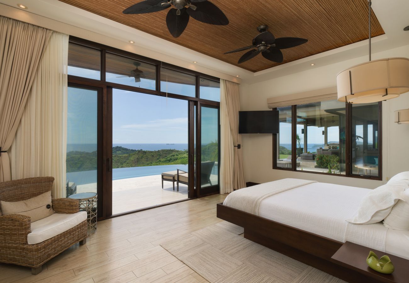 Villa en Playa Flamingo - Exclusive Villa: Gym, Infinity Pool & Housekeeping – Casa Symbiotica