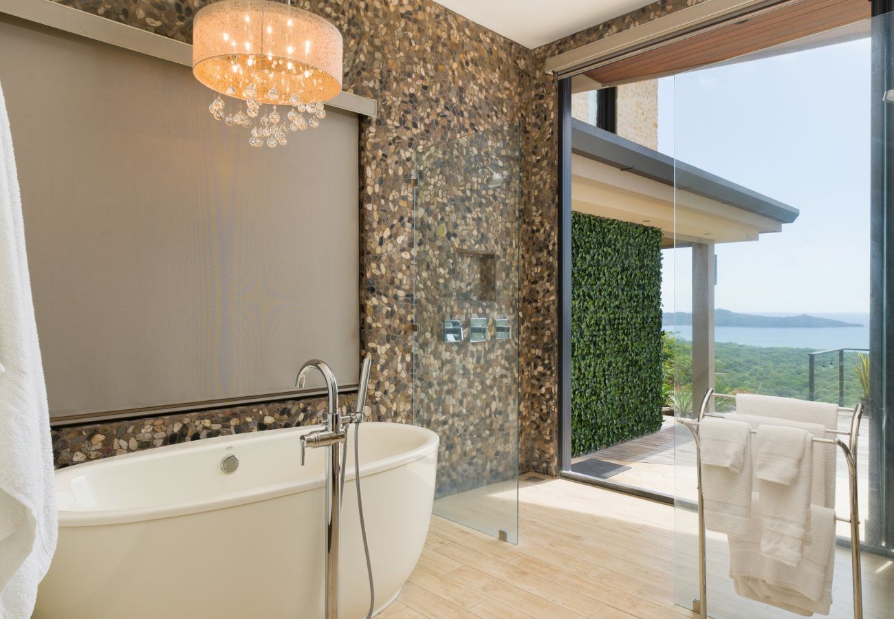 Villa en Playa Flamingo - Exclusive Villa: Gym, Infinity Pool & Housekeeping – Casa Symbiotica