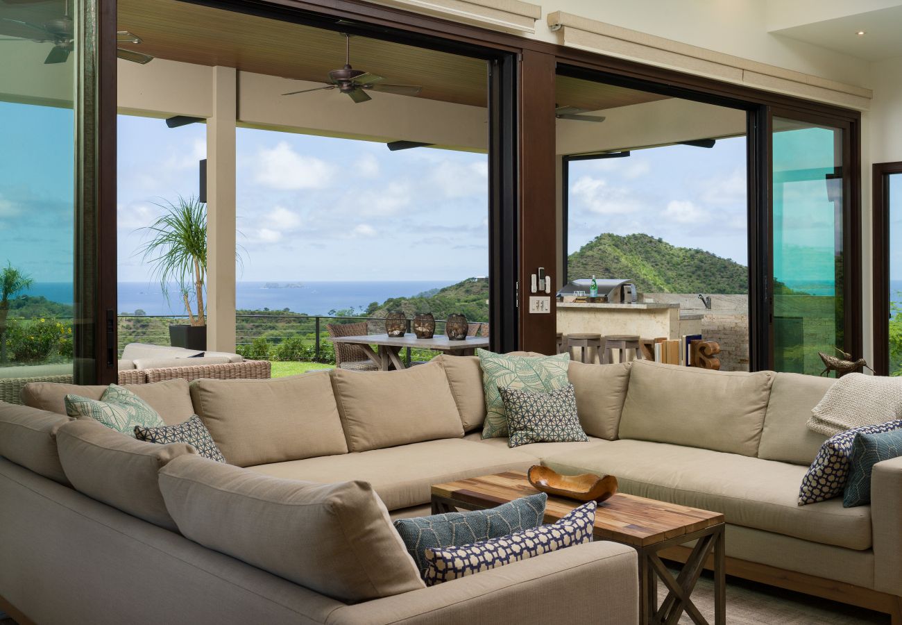 Villa en Playa Flamingo - Exclusive Villa: Gym, Infinity Pool & Housekeeping – Casa Symbiotica