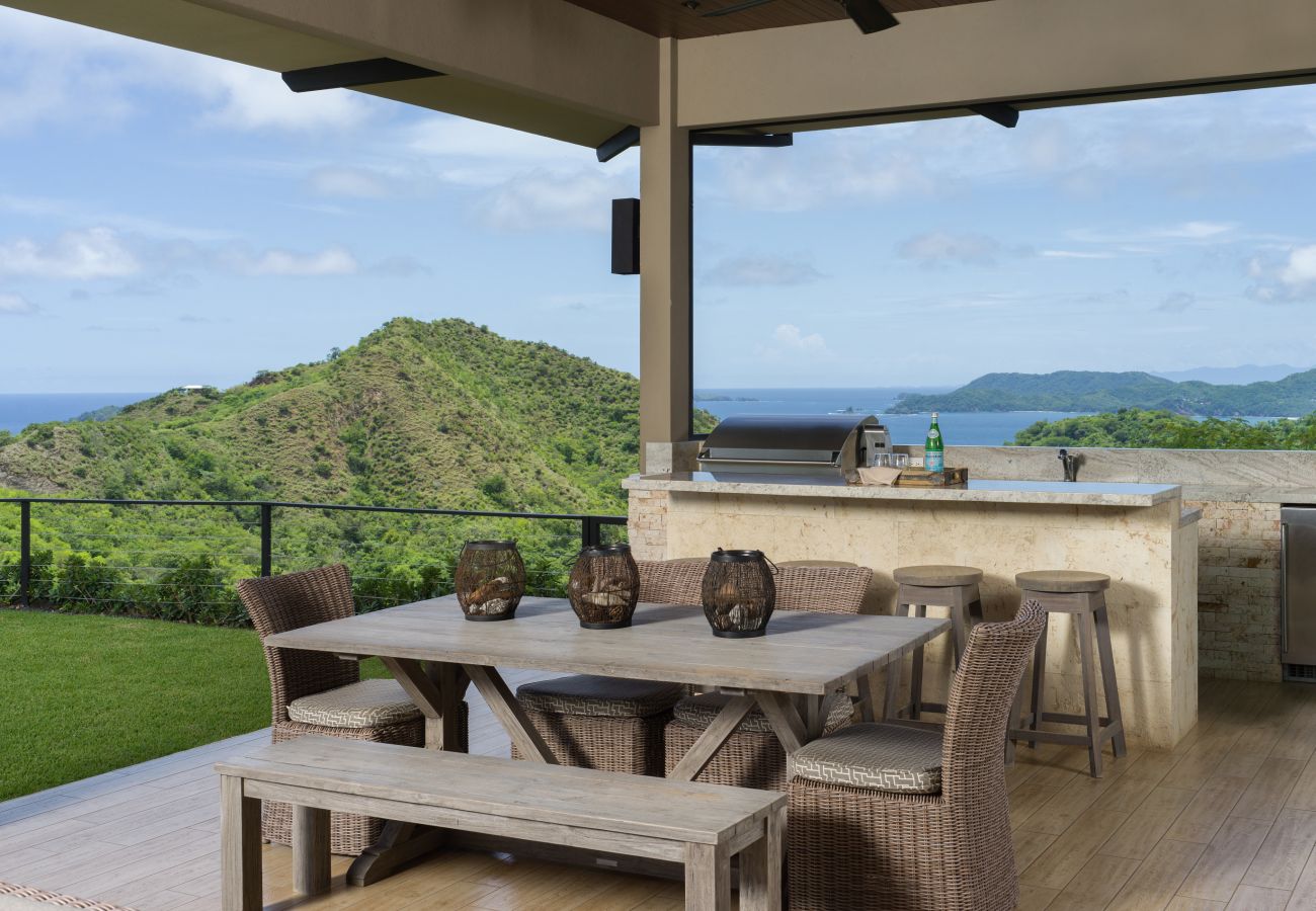 Villa en Playa Flamingo - Exclusive Villa: Gym, Infinity Pool & Housekeeping – Casa Symbiotica