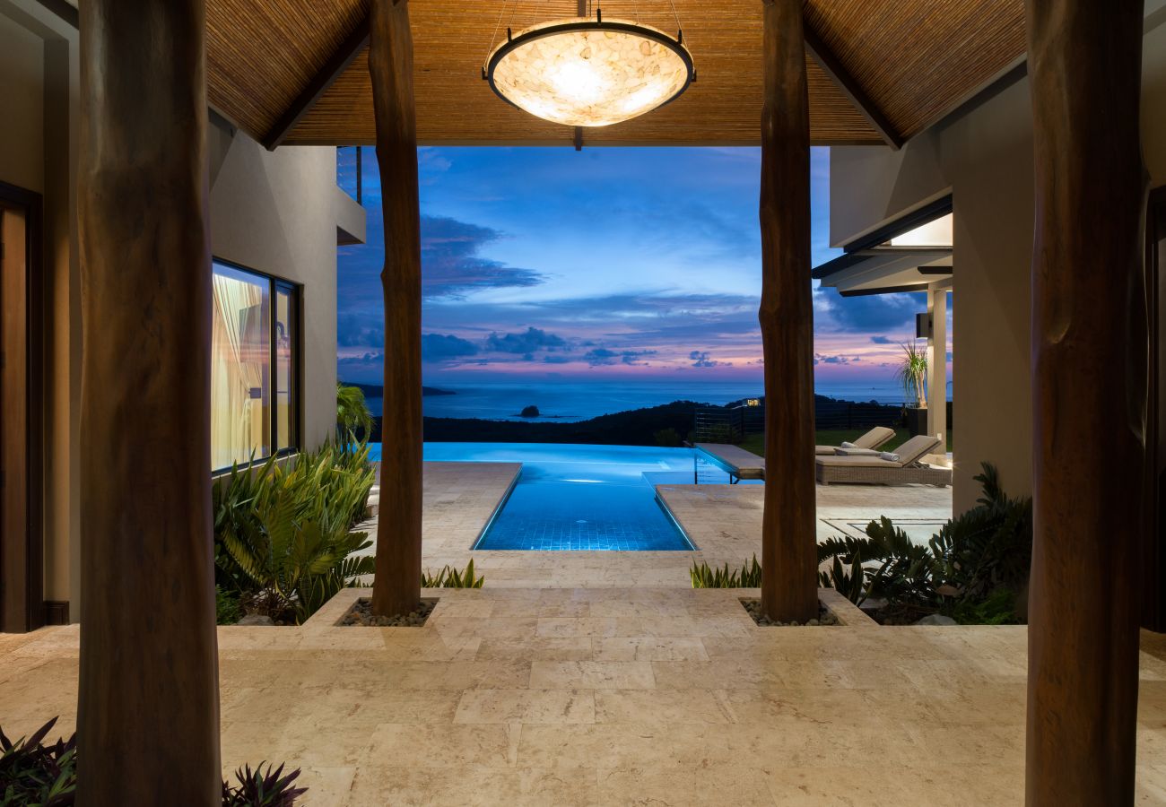Villa en Playa Flamingo - Exclusive Villa: Gym, Infinity Pool & Housekeeping – Casa Symbiotica