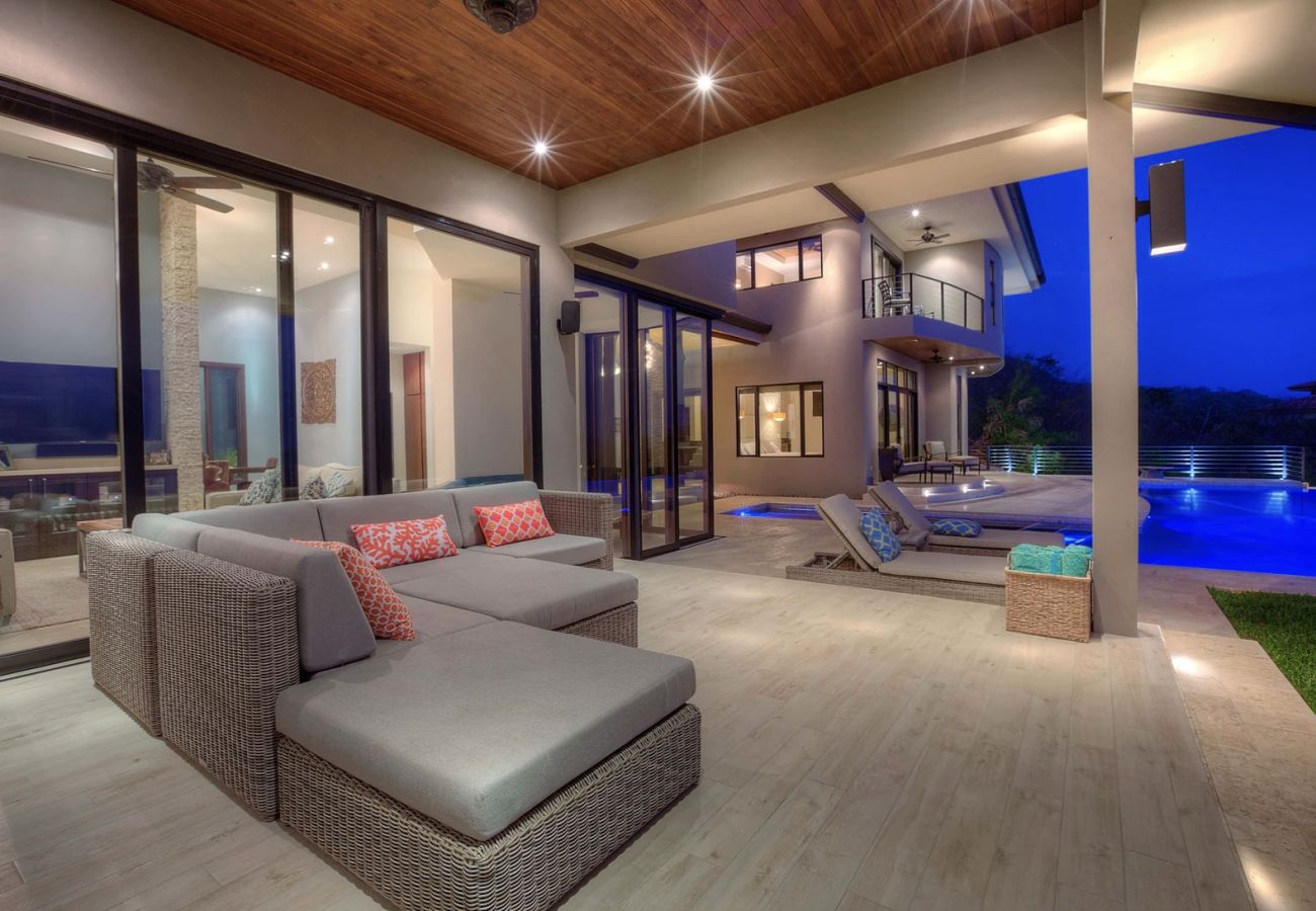 Villa en Playa Flamingo - Exclusive Villa: Gym, Infinity Pool & Housekeeping – Casa Symbiotica