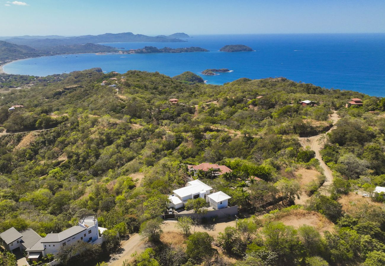 Villa en Potrero - Ocean-View Villa | Stargazing Deck | Infinity Pool – Villa Blanca