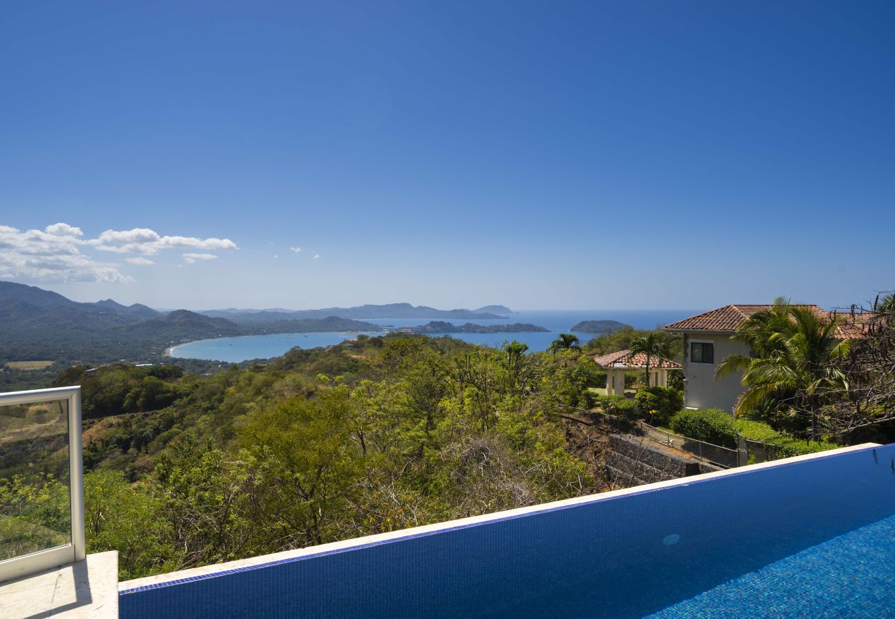 Villa en Potrero - Ocean-View Villa | Stargazing Deck | Infinity Pool – Villa Blanca