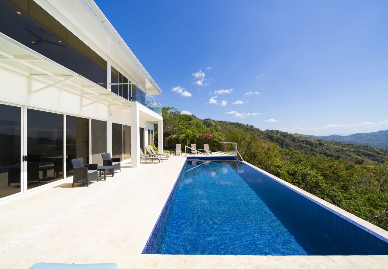 Villa en Potrero - Ocean-View Villa | Stargazing Deck | Infinity Pool – Villa Blanca